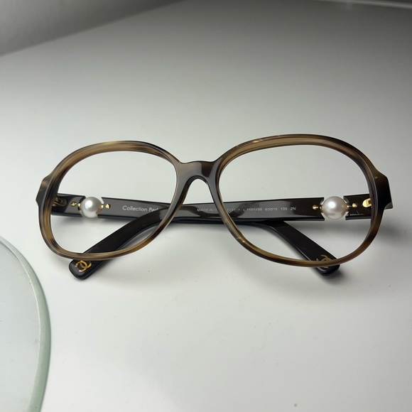 CHANEL Oversized Pearl Sunglass Frames - Picture 2 of 10